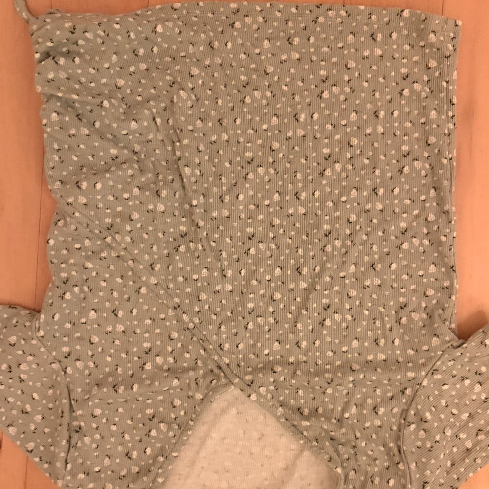 Green and whit flowers shirt with side knit detail